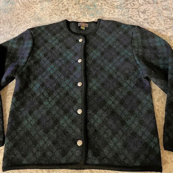 Charter Club Classic 100% wool tartan black & green vintage cardigan sweater. 16 - Picture 7 of 8
